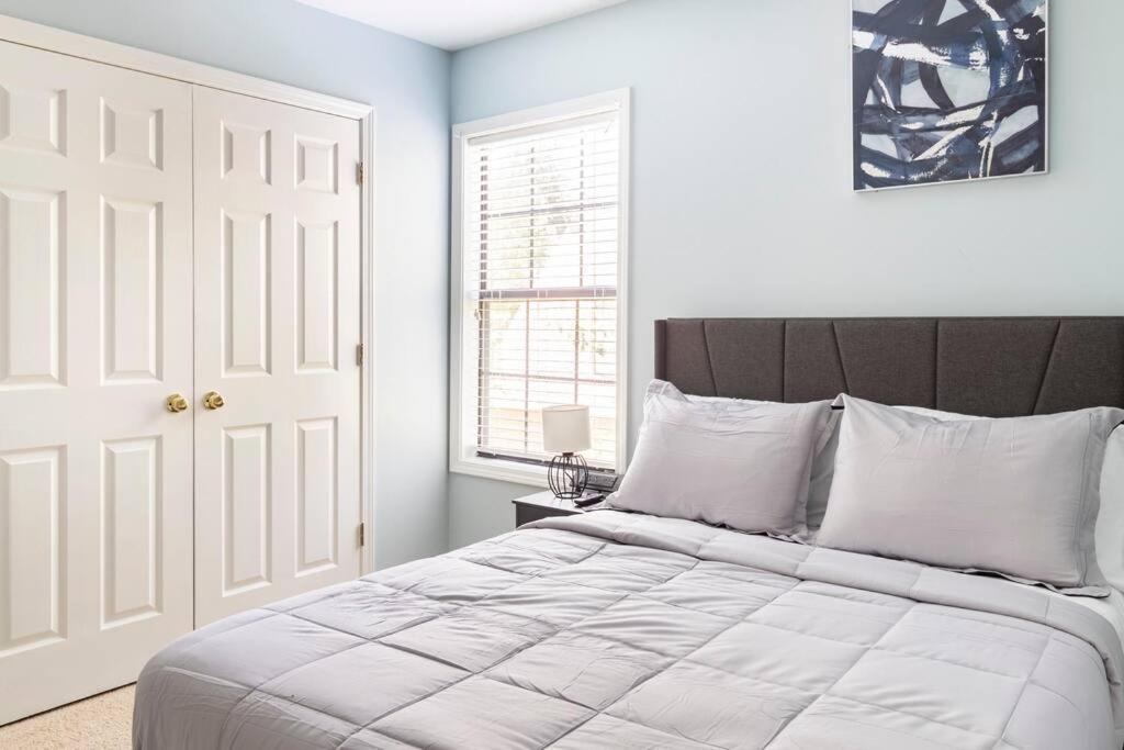 King Bed_cozy Urban Retreat-central Holiday home Memphis